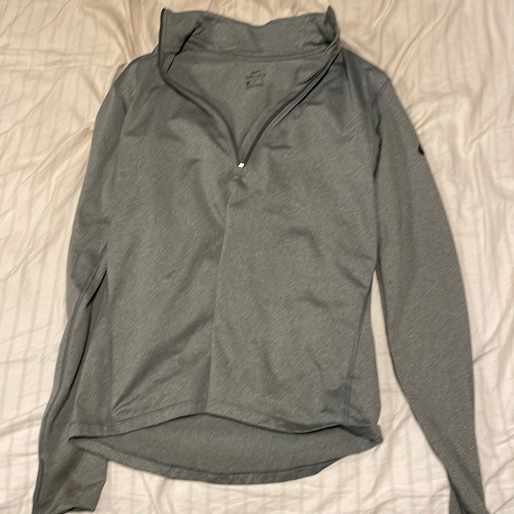 Nike dry fit long sleeve with thumb holes xl fits like a medium